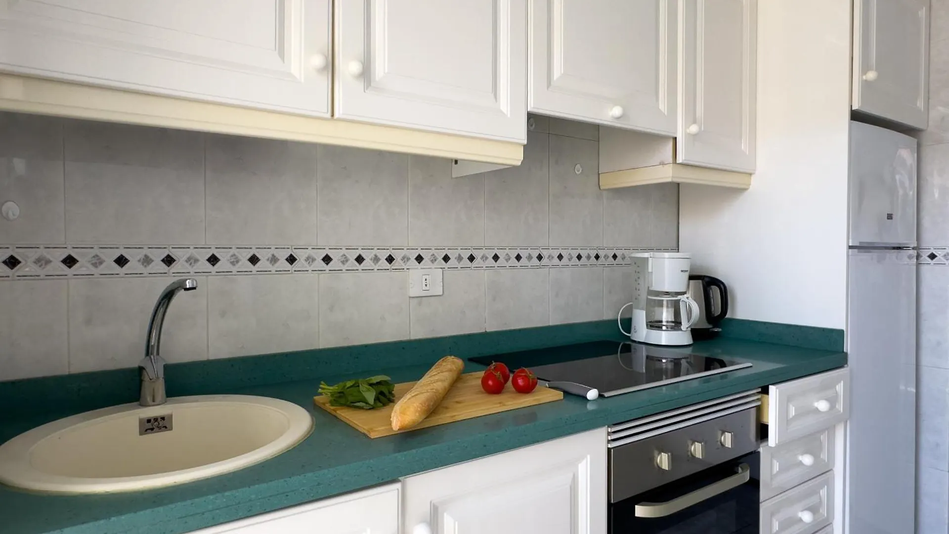 3 Bedrooms, 2 Bathrooms, Sea View, Pool, Tennis Court Arona  España