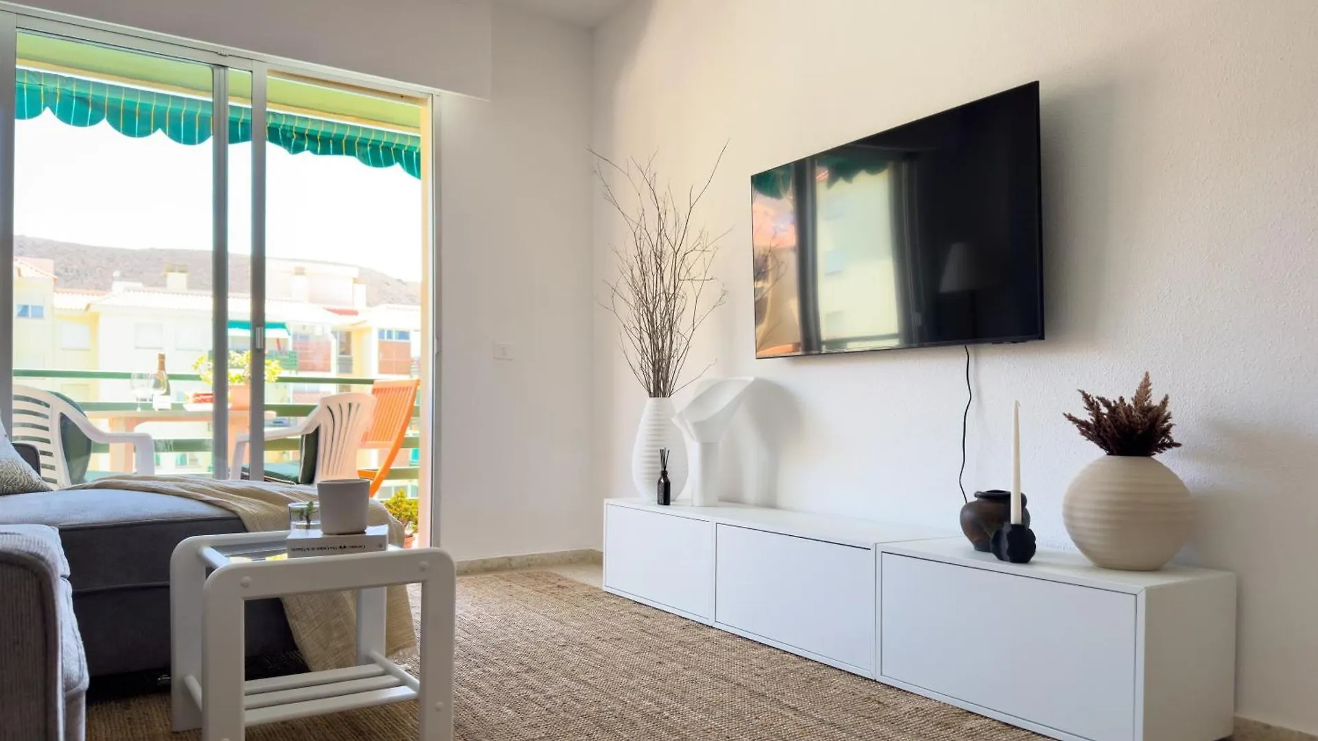 3 Bedrooms, 2 Bathrooms, Sea View, Pool, Tennis Court Arona  Ισπανία